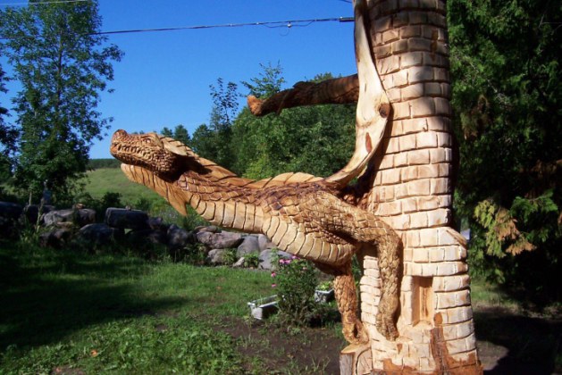 This Started Out As An Ordinary Backyard Tree Stump But You Would Never EVER Believe How Extraordinary It Finally Turned Out!